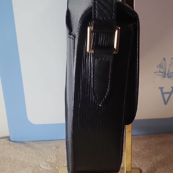 Louis Vuitton Saint Cloud  Black Epi  Leather Shoulder Bag With COA and Dustbag - Picture 4 of 13